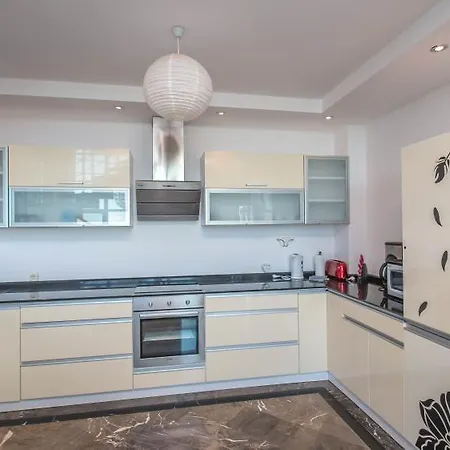 4 Bedroom - White Village *