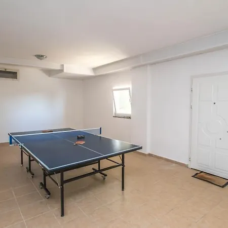 4 Bedroom - White Village Villa *